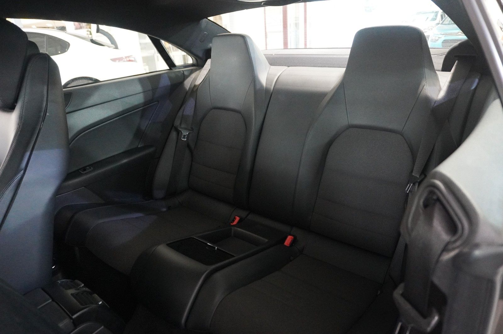 Fahrzeugabbildung Mercedes-Benz E 200 COUPE AVAMTGRADE NAVI/SHZ/SPORT/PDC/TEMP.