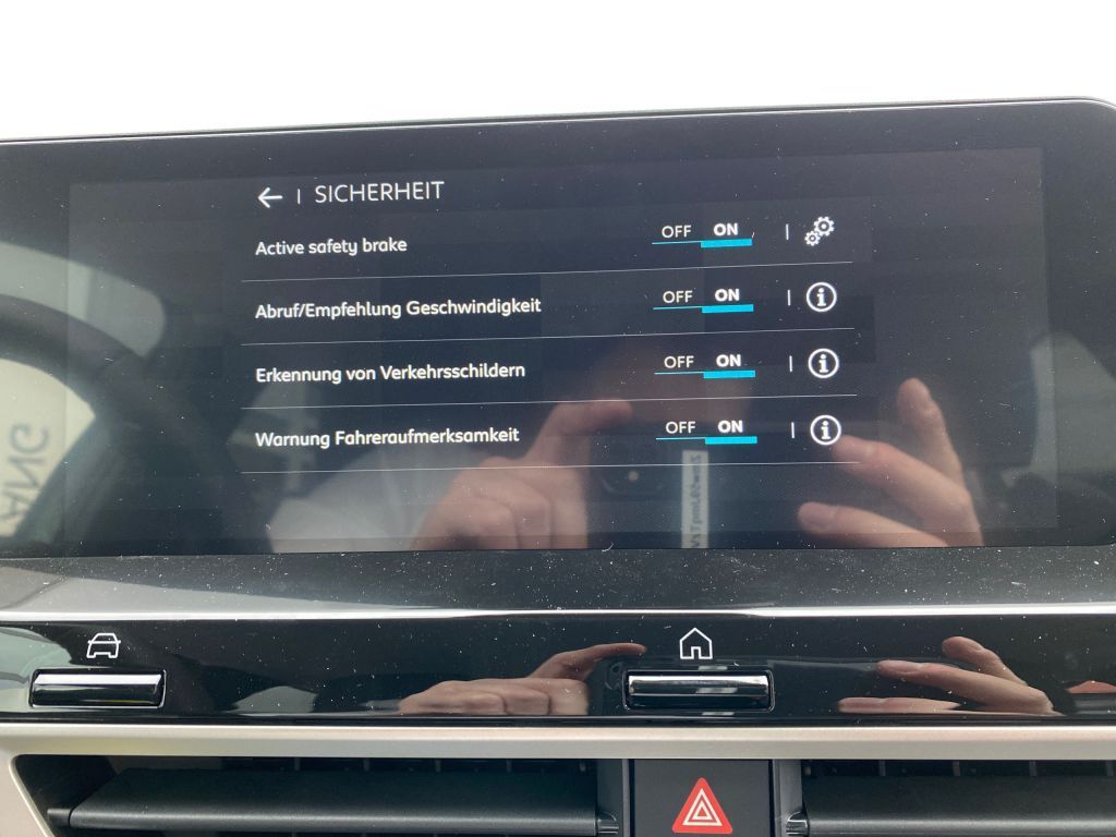 Fahrzeugabbildung Citroën C4 PureTech 130 Stop&Start EAT8 PLUS *Allwetterr