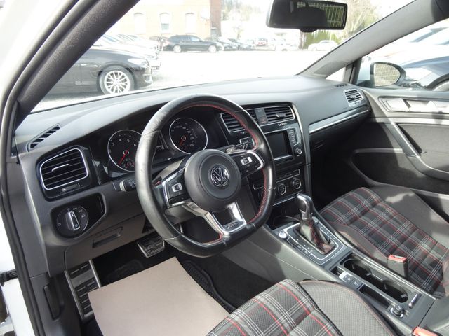 Fahrzeugabbildung Volkswagen Golf VII GTI/DSG/Xenon/Airride Luft /18-Zoll/