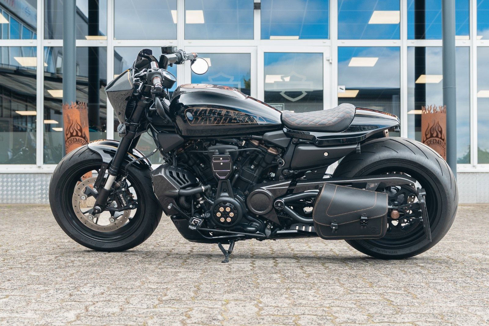 Fahrzeugabbildung Harley-Davidson Sportster S RH1250S - Jekill & Hyde 240er Umbau