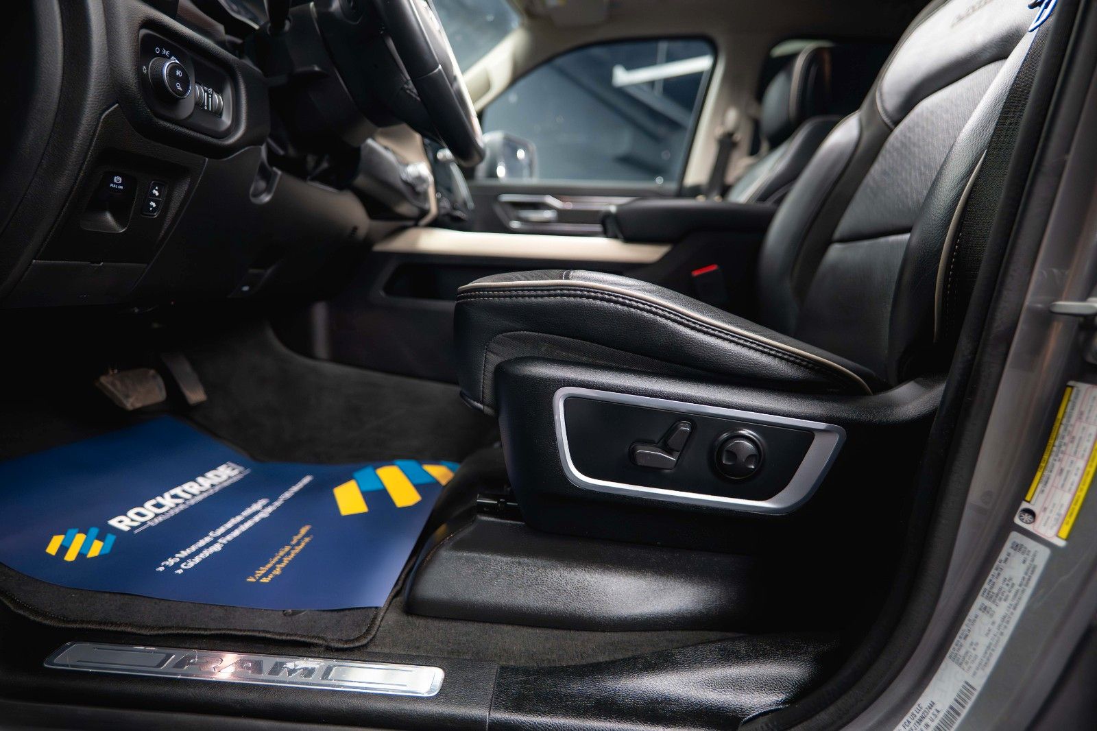 Fahrzeugabbildung Dodge RAM 5.7 V8 HEMI 4x4 LARAMIE PUNISHER *Pano*LED*