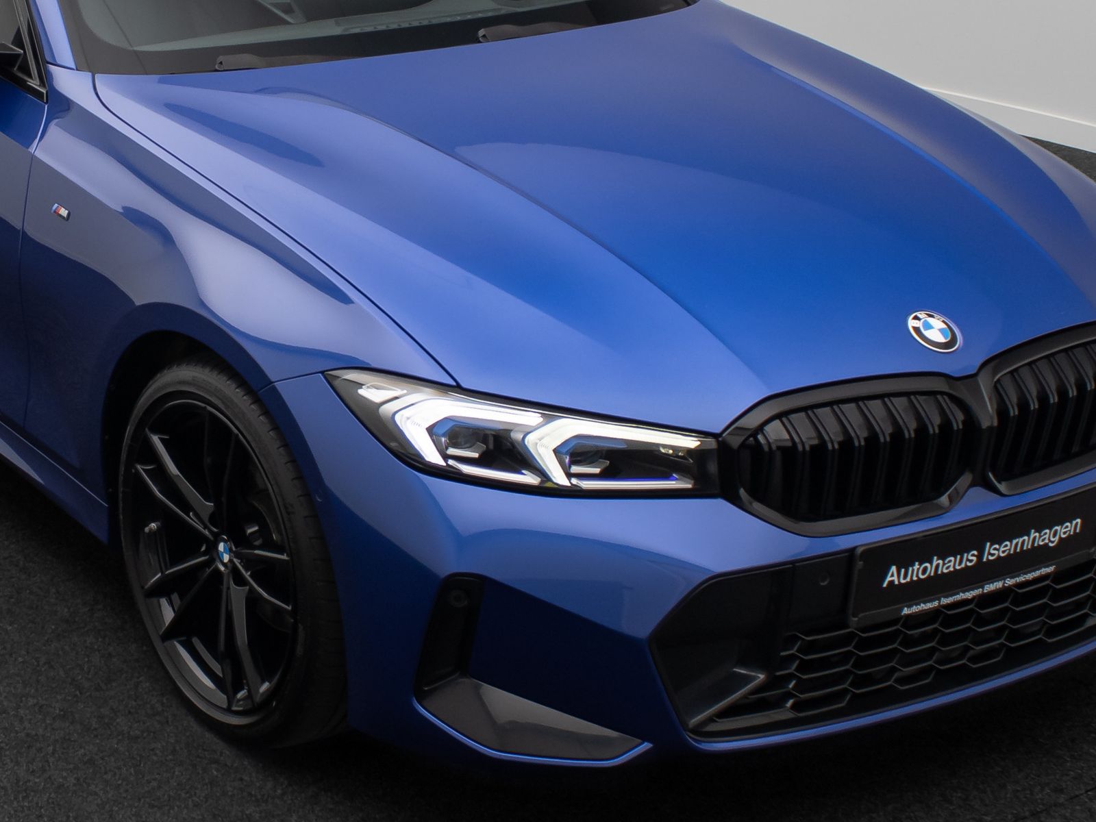 Fahrzeugabbildung BMW 320i M Sport DAB Kamera AHK Panorama HUD 19Zoll