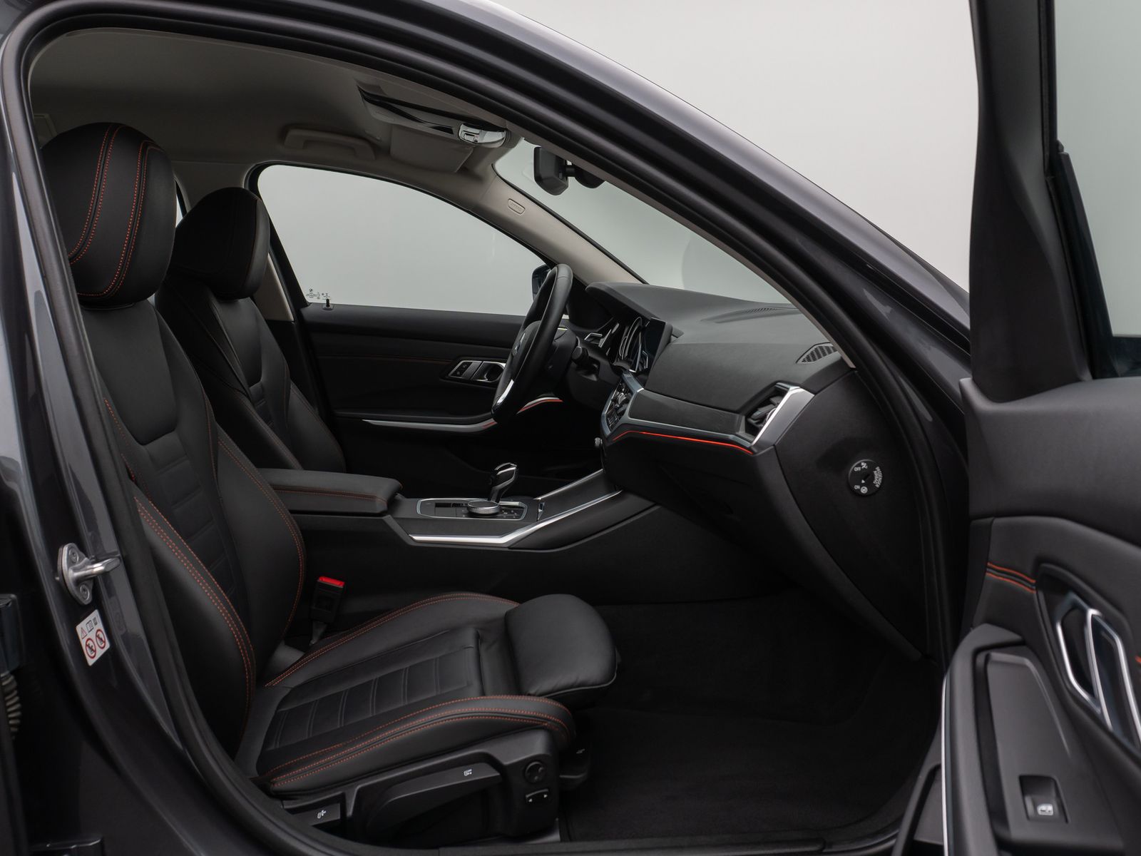 Fahrzeugabbildung BMW 320i Sport Line PDC Stop&go Standhzng Leder 18"