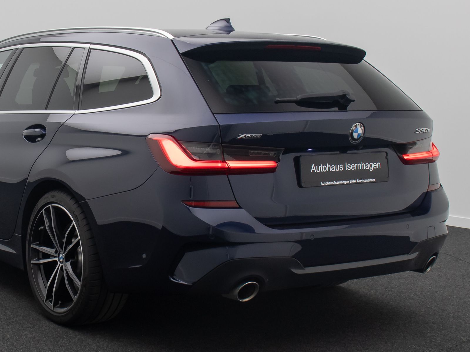 Fahrzeugabbildung BMW 330e xD M Sport 360&deg; HUD Panorama Individual 19"