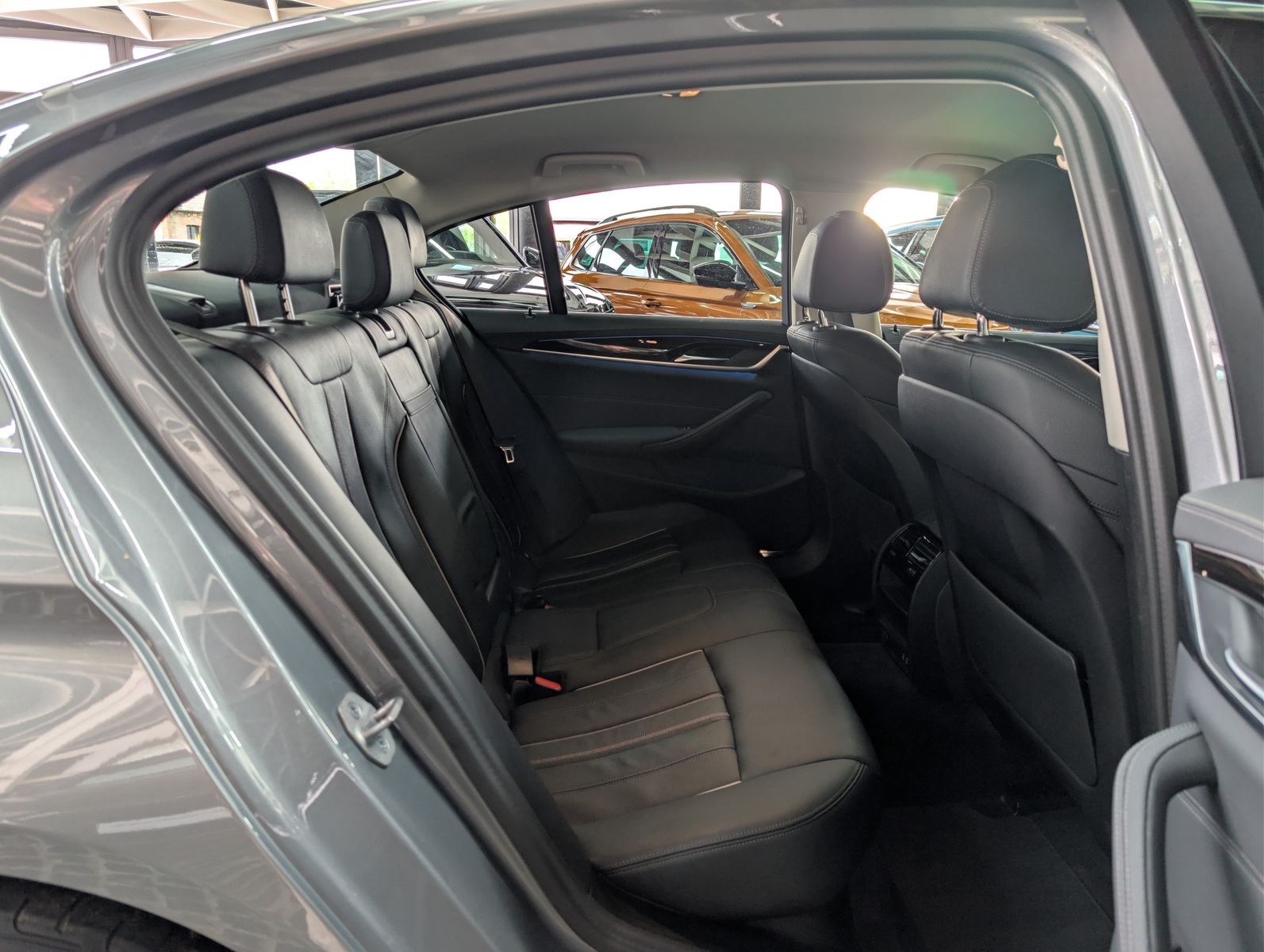 Fahrzeugabbildung BMW 530 e Luxury Line HEV AHK LED LEDER SHZ SoH 97%
