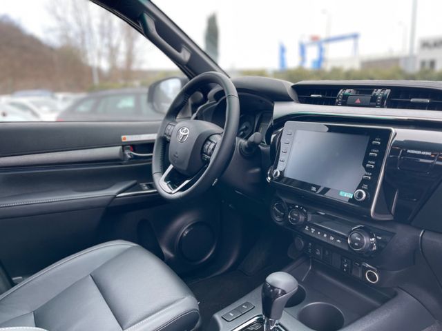 Toyota Hilux Invincible 4×4 JBL Schwarz Automatik