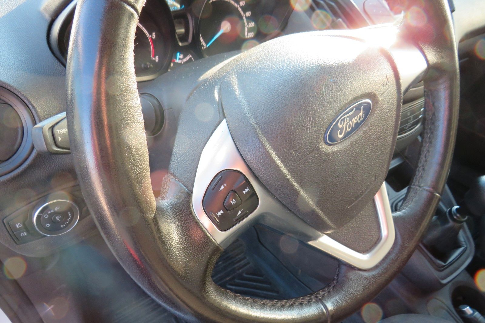 Fahrzeugabbildung Ford Transit Courier KASTEN KLIMA FLÜGEL 1.HD