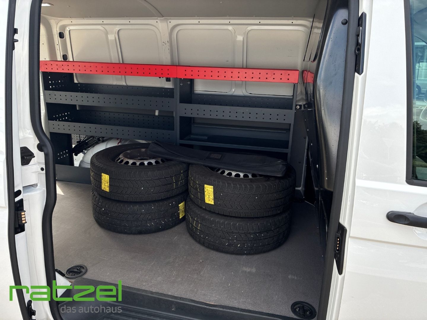 Fahrzeugabbildung Volkswagen T6.1 Kasten 2.0 TDI KR AHK+PDC+Würthregal DAB No