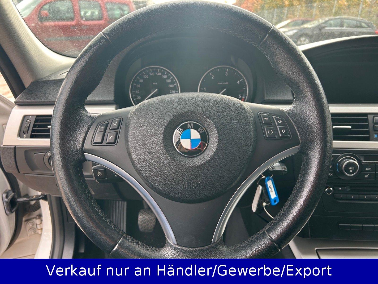 BMW 320 2011 — photo 18