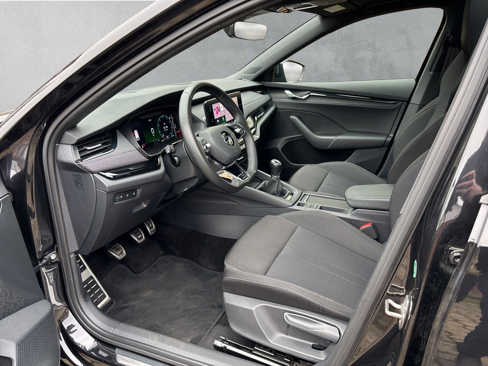 Fahrzeugabbildung SKODA Octavia Combi Sportline 1.5 TSI SmartLink LED