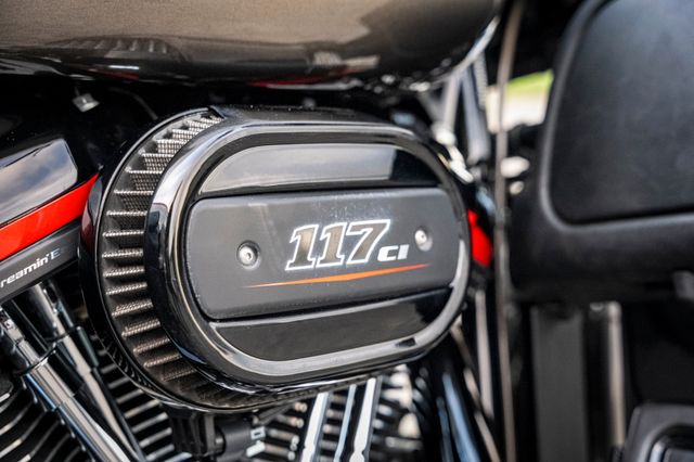 Fahrzeugabbildung Harley-Davidson CVO  Electra Glide Ultra Limited 117 FLHTKSE