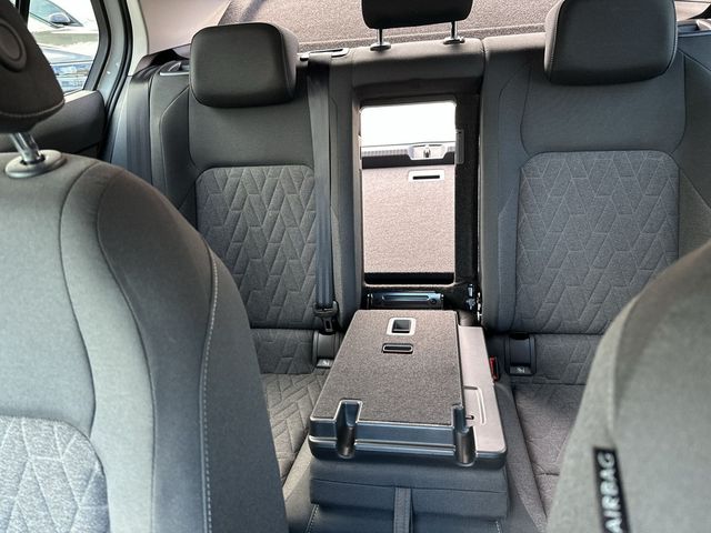 Volkswagen Golf VIII 1.5TSI Life RKam Totwinkel HuD Navi