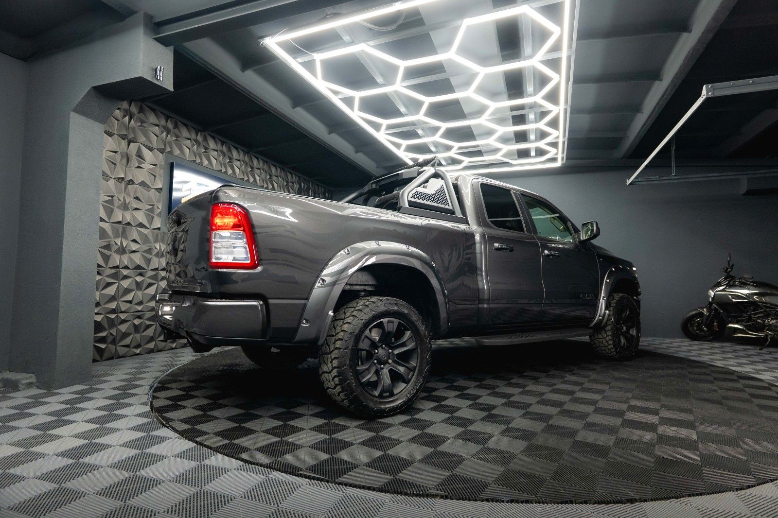 Fahrzeugabbildung Dodge RAM 5.7 V8 HEMI 4x4 OFFROAD LONGBED Limited LED