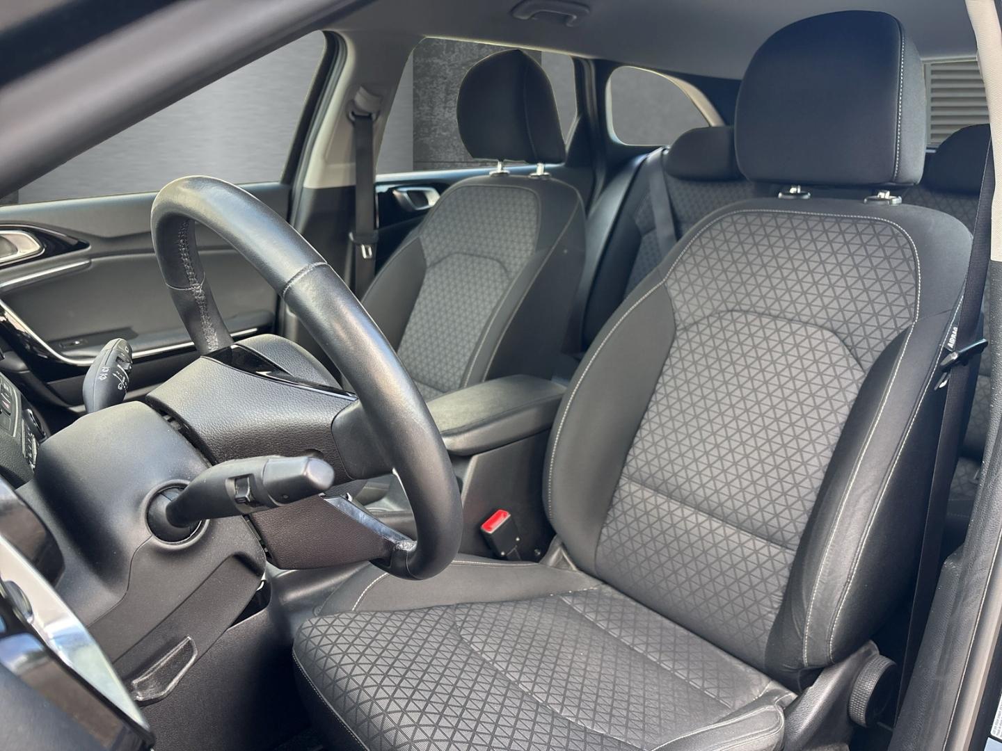 Kia Ceed_sw Vision 1.4 T NAV KOMF CarPlay Android Au