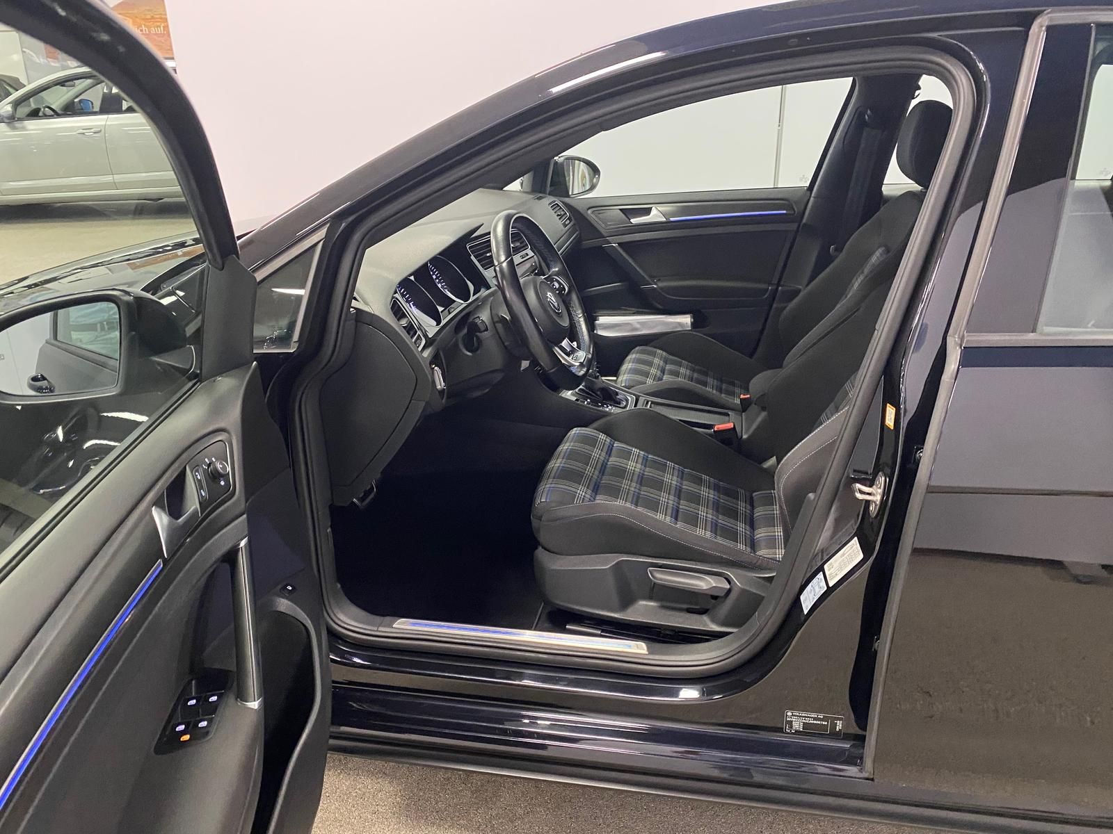 Fahrzeugabbildung Volkswagen Golf VII 1.4 PLUG-IN HYBRID GTE+AHK+MATRIX+ACC
