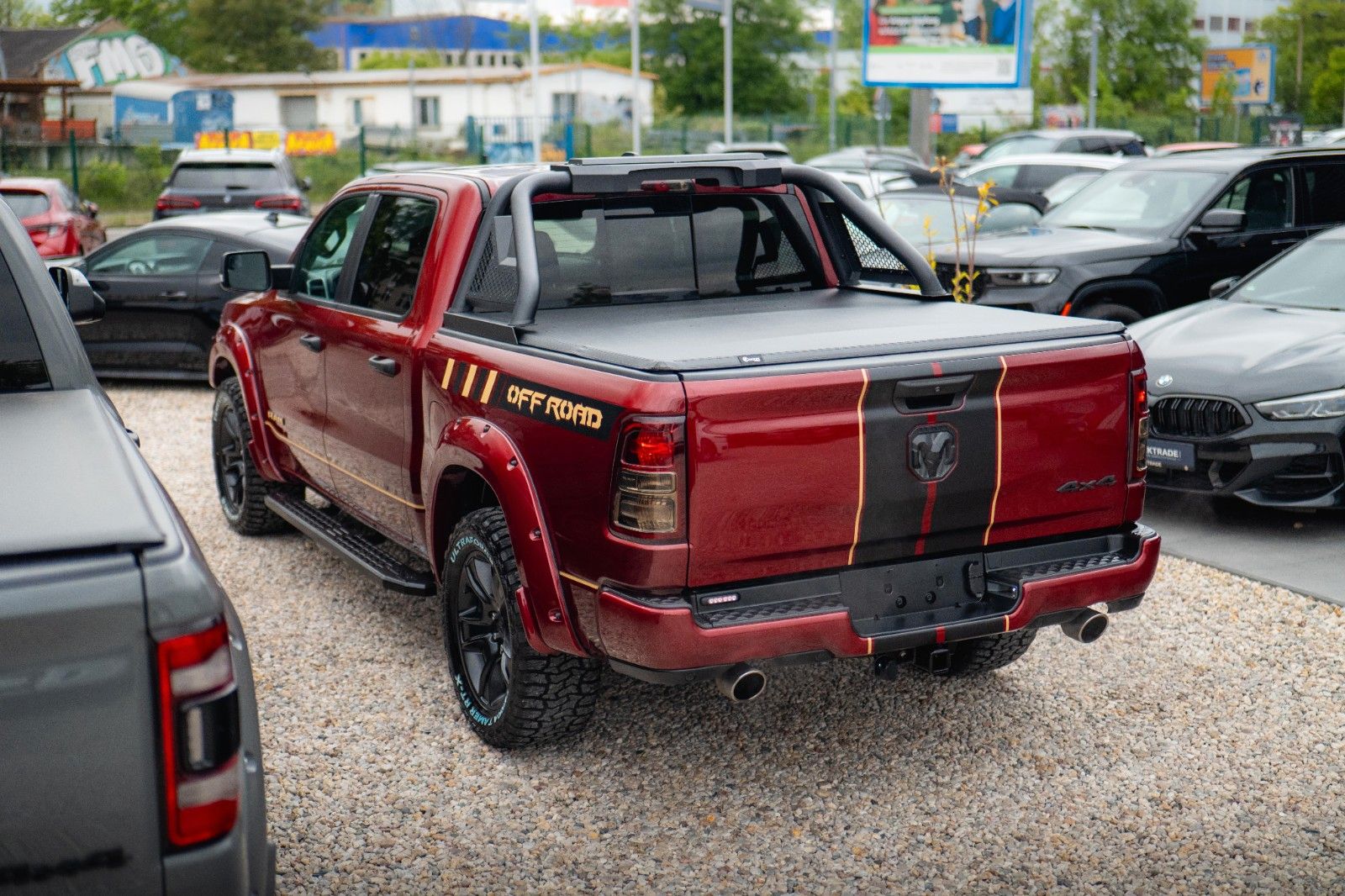 Fahrzeugabbildung Dodge RAM 5.7 V8 HEMI 4x4 OFFROAD Night-Paket *LED*19%