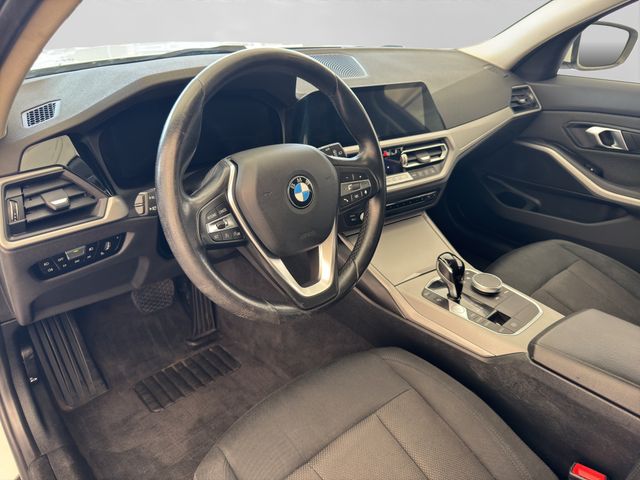 Fahrzeugabbildung BMW 320d Touring Automatik+LED+Navi+Spur+DAB