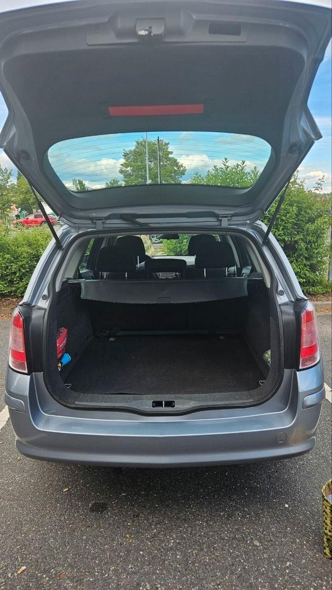 Opel Astra 2010 — photo 14