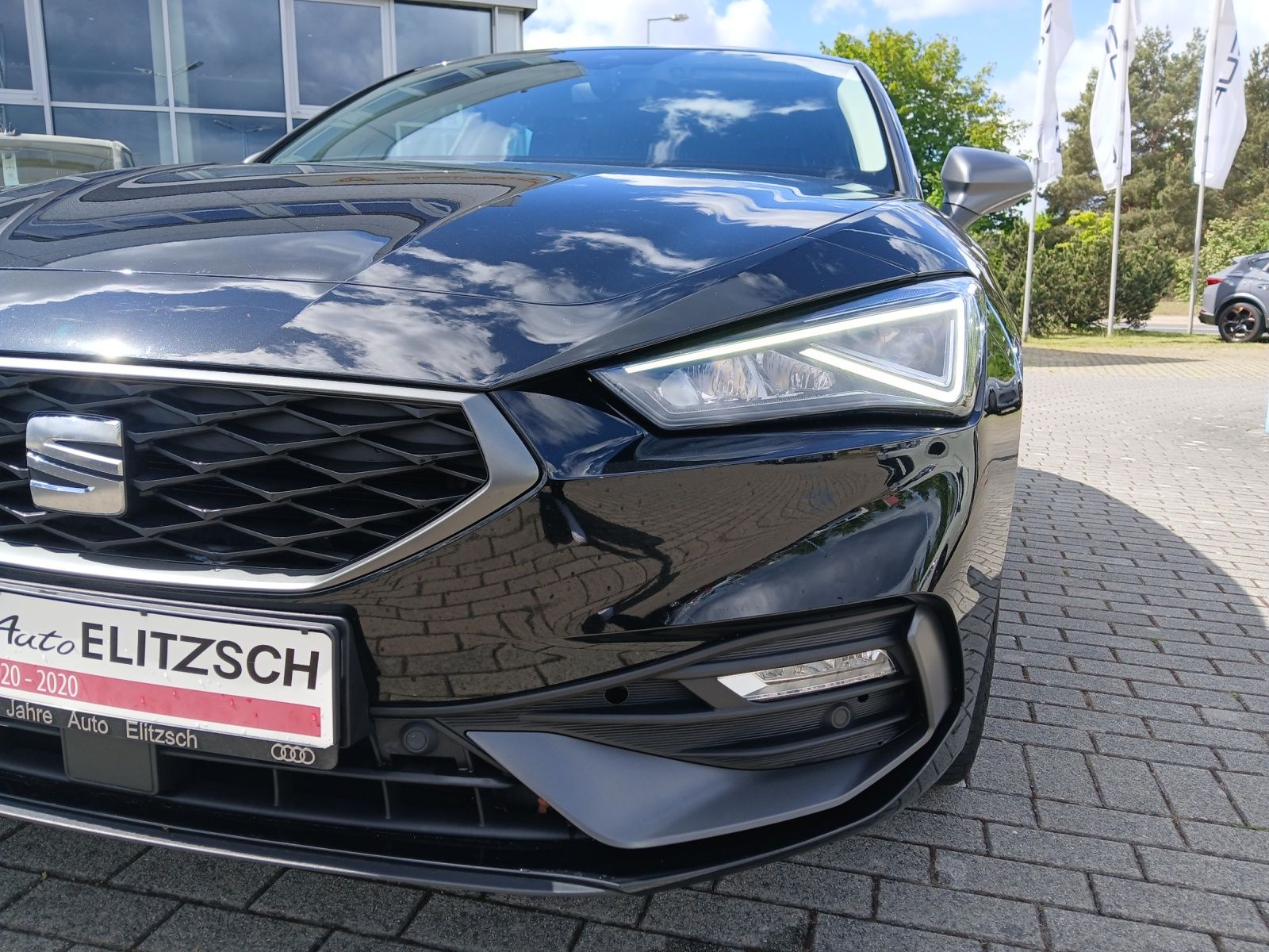 Fahrzeugabbildung SEAT Leon eTSI FR DSG STH LED Navi ACC RFK SH LM