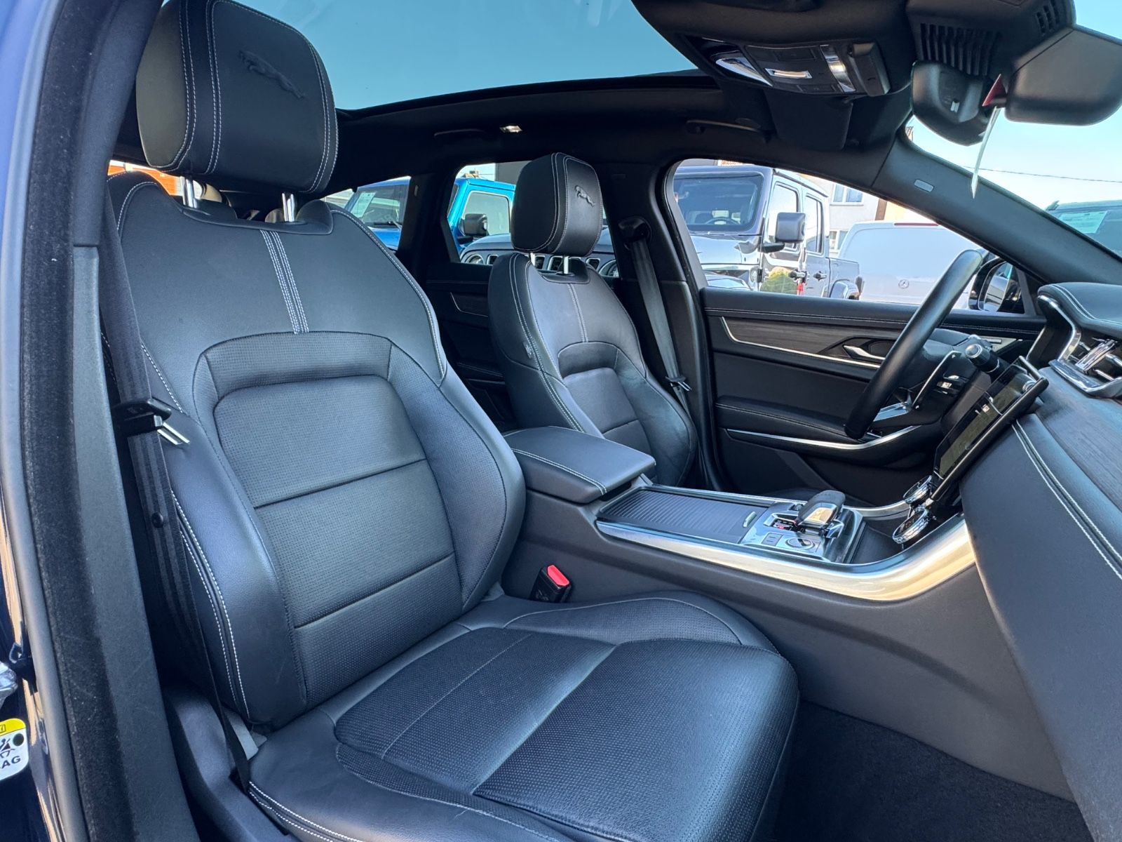 Fahrzeugabbildung Jaguar XF Sportbrake R-Dynamic SE AWD/PANO/KAM/MERIDIAN