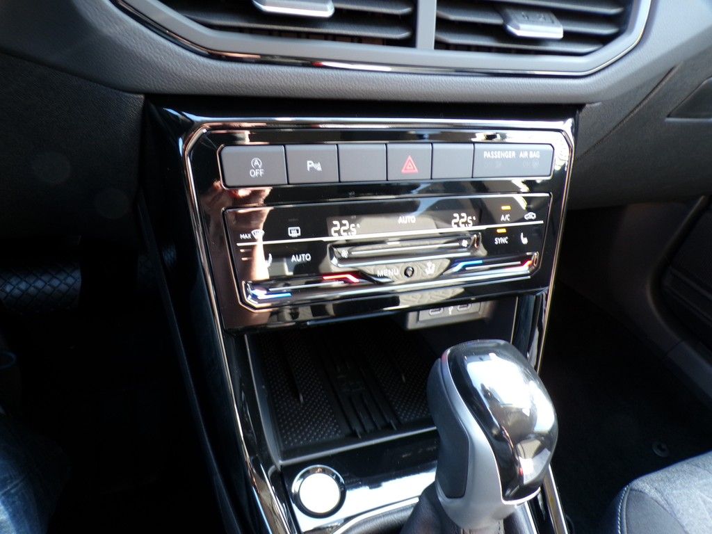 Fahrzeugabbildung Volkswagen T-Cross Life 1.0 TSI 85 kW Life DSG*AHK*RüFaKa*