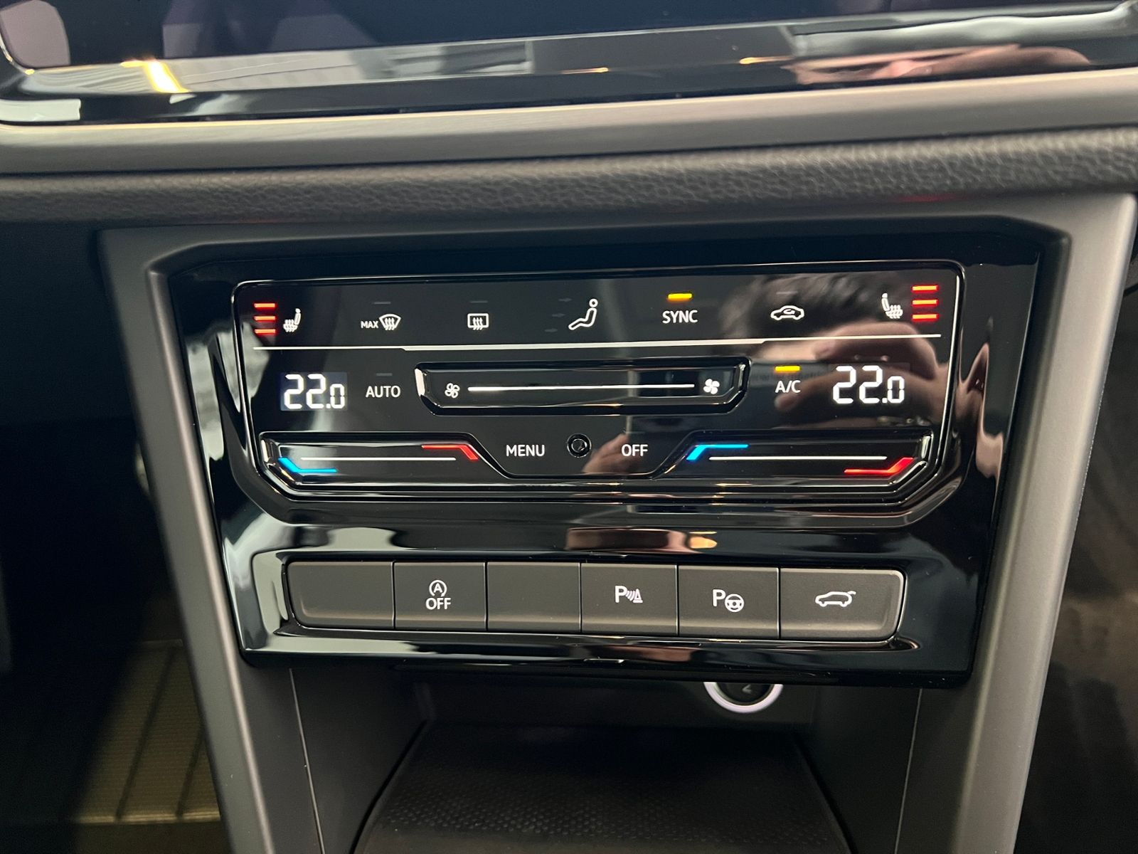 Fahrzeugabbildung Volkswagen Touran Comfortline 1.5 TSI DSG *AHK, LED, 7Sitze