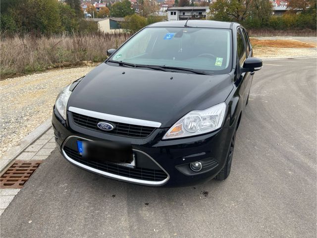 Ford Focus Kombi 1,6 mit AHK/ TÜV NEU! Zah...