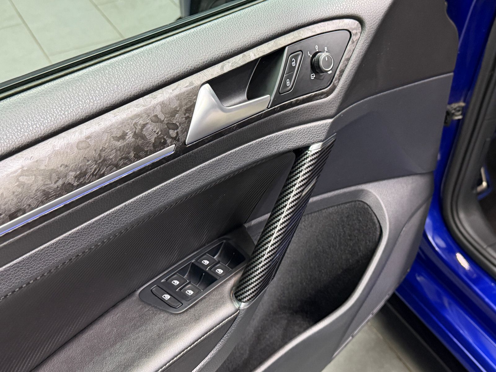 Fahrzeugabbildung Volkswagen Golf VII R 4Motion |REMUS|PANO|LEDER