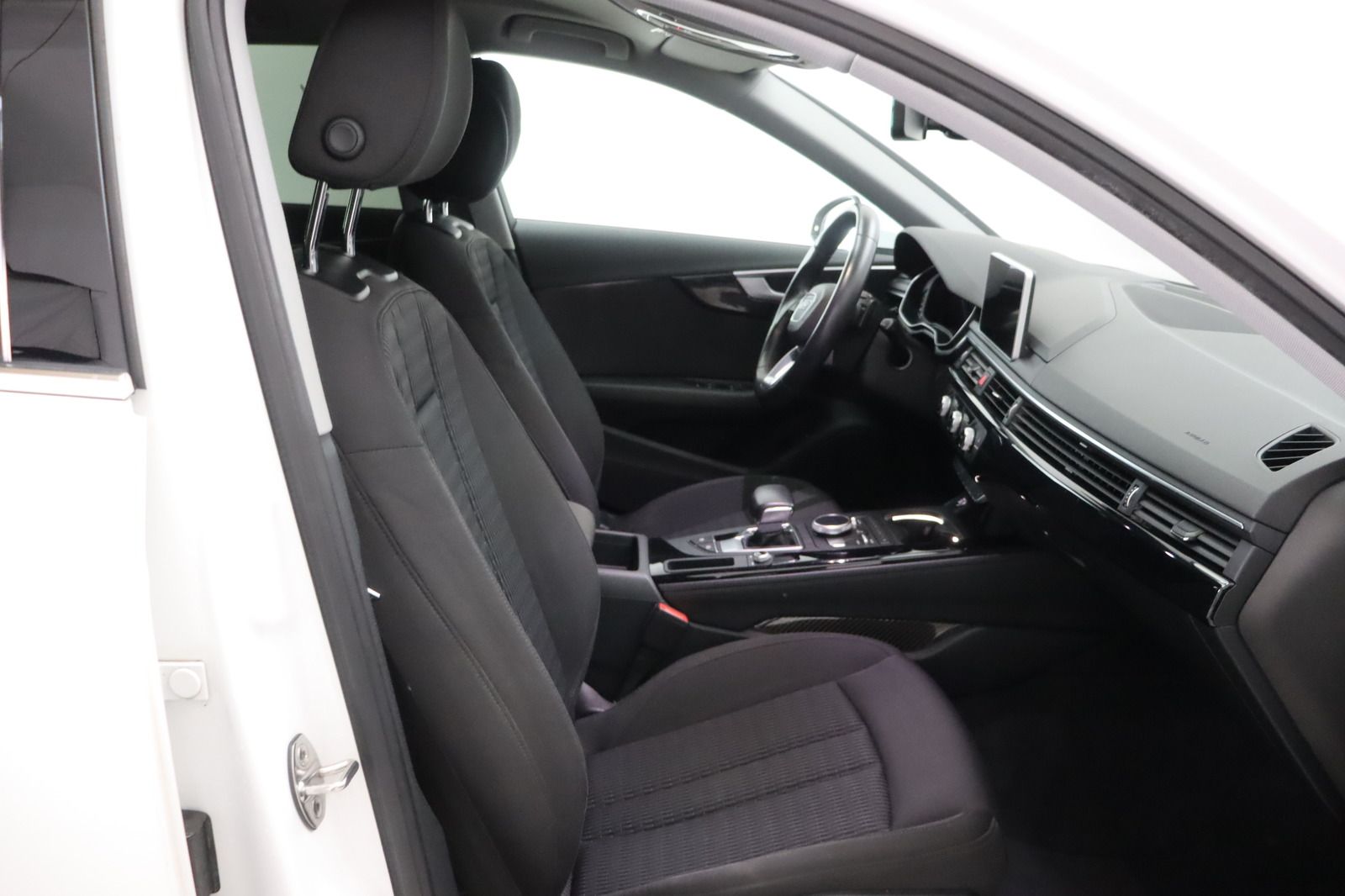 Fahrzeugabbildung Audi A4 Avant 3.0 TDI design * HUD * AHK