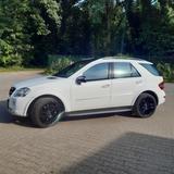Mercedes-Benz ML 63 AMG 4MATIC AMG - Mercedes-Benz Geländewagen aus dem Jahr 2009
