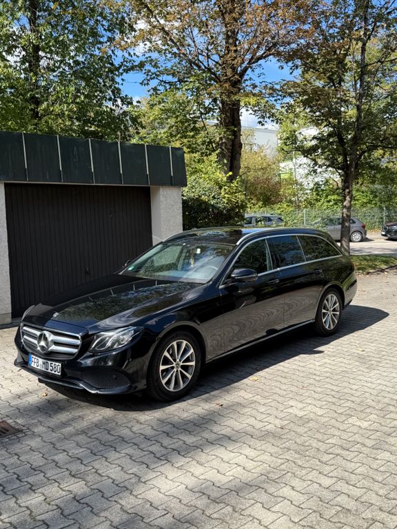 Image of Mercedes-Benz E 220