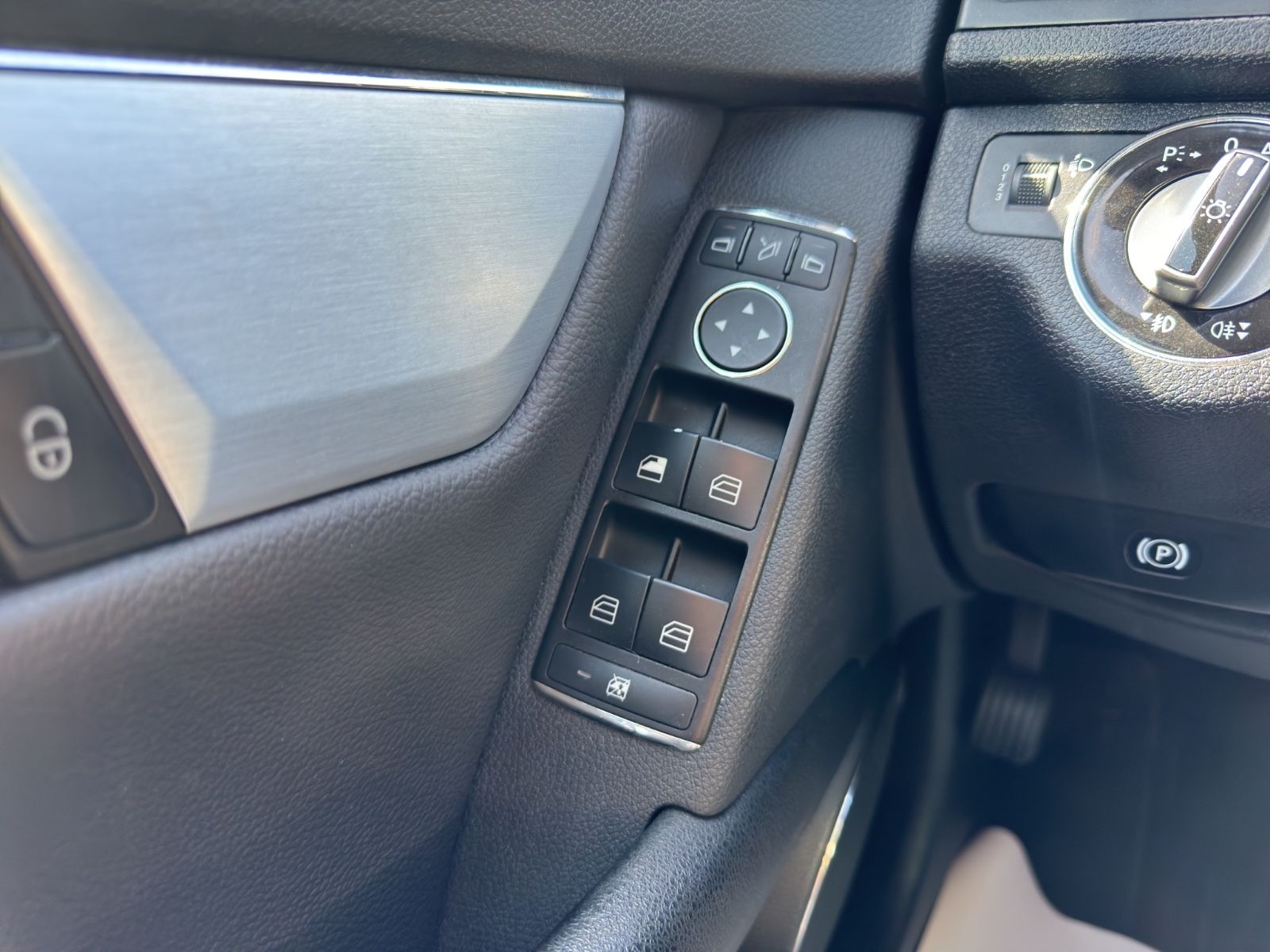 Fahrzeugabbildung Mercedes-Benz C 200 CGI BlueEfficiency/Klimaautom./Tempo.