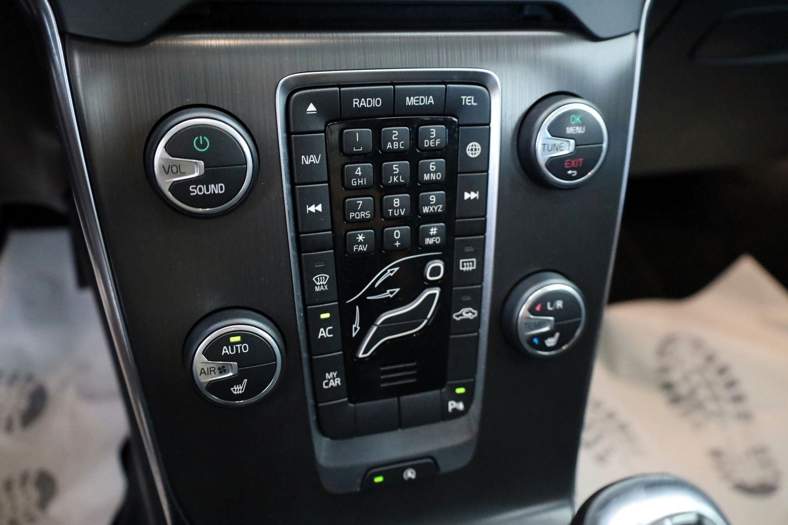 Fahrzeugabbildung Volvo V40 You! TLeder,Navi,Xenon,Kamera,SH,PDC,SR+WR