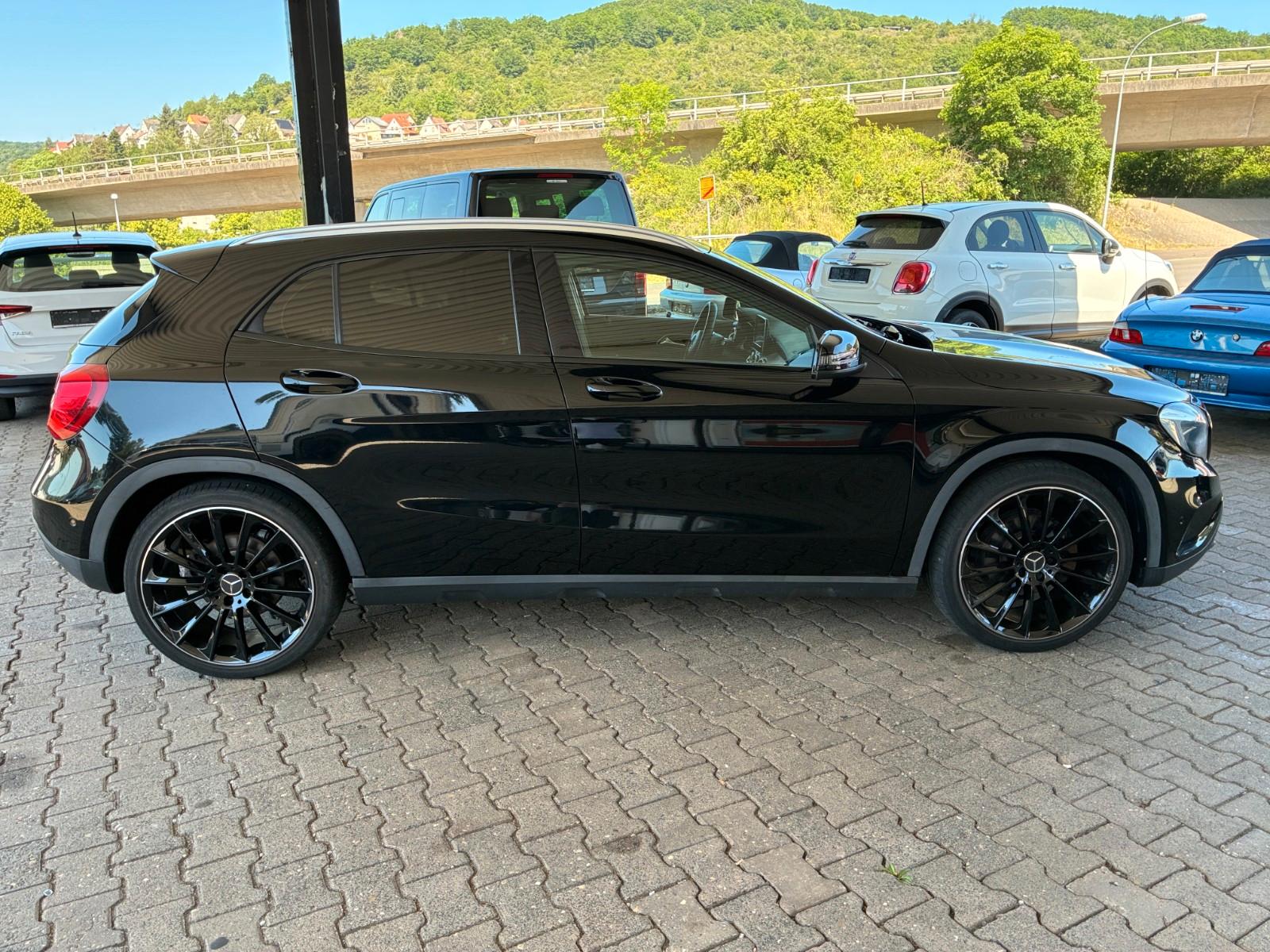 Mercedes-Benz GLA 220 CDI 4Matic AHK 20 Zoll Black Line