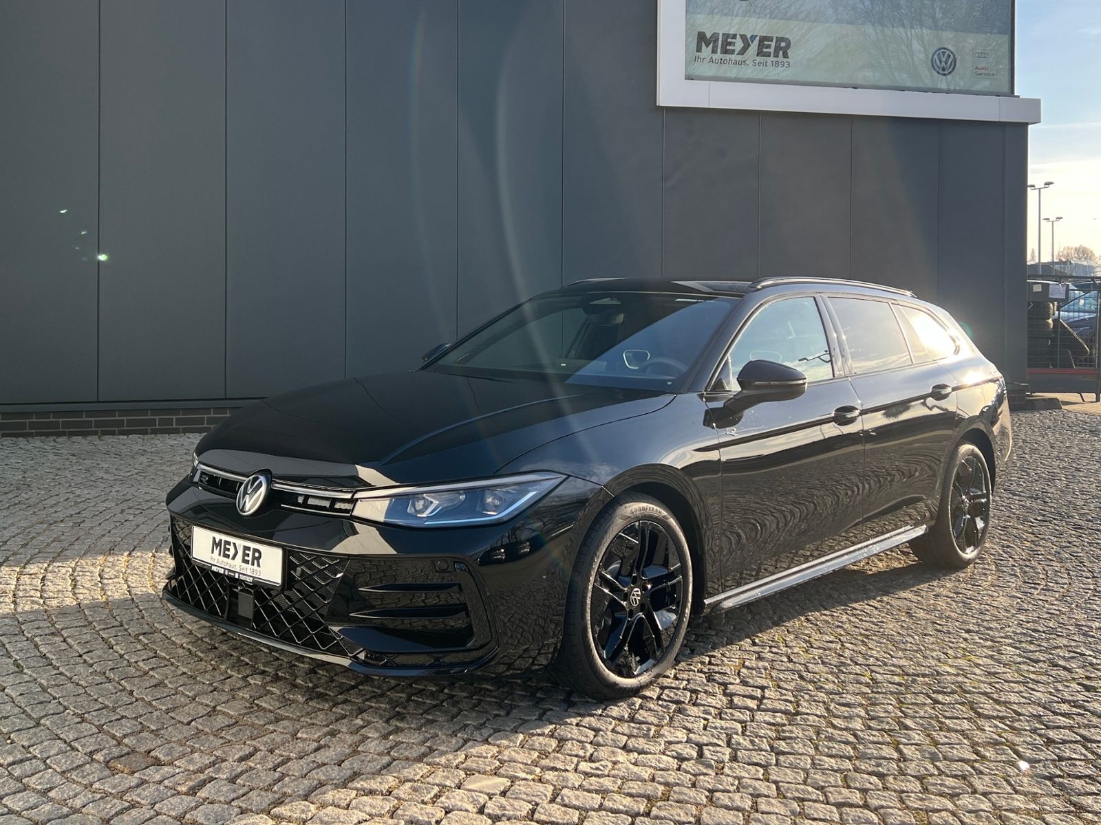 Fahrzeugabbildung Volkswagen Passat Variant R-Line 2.0 TDI DSG 4MOTION *AHK,