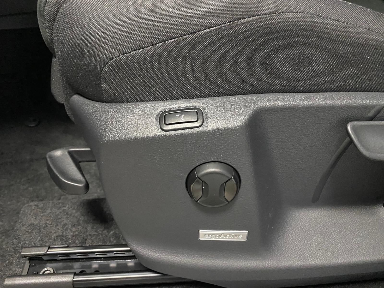 Fahrzeugabbildung Volkswagen Touran 1.5 TSI Comfortline+MATRIX+ACC+TOTWINKEL+