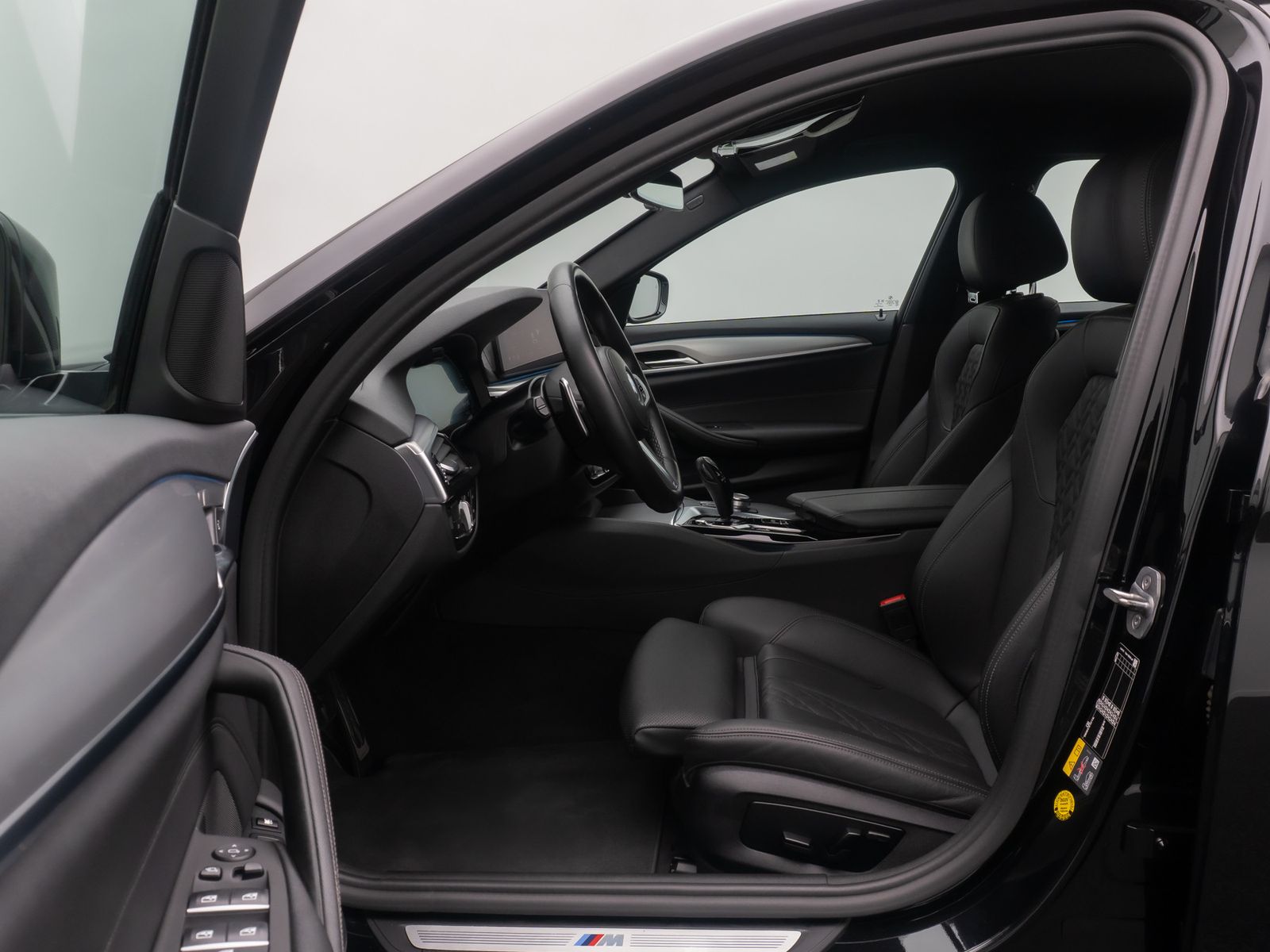 Fahrzeugabbildung BMW 530e xD M Sport Kamera DAB HiFi ACC AHK 4xKlima