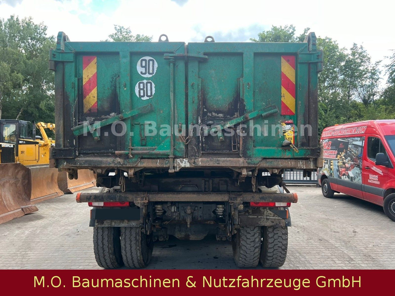 Fahrzeugabbildung Renault Kerax 450.42 / 8x4 / Bordmatik / Blatt/Blatt