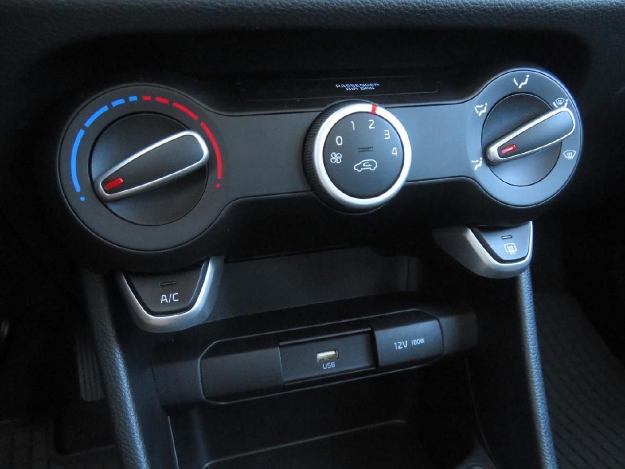 Fahrzeugabbildung Kia Picanto III 1.0 Edition 7 - Sitz-, Lenkradhzg