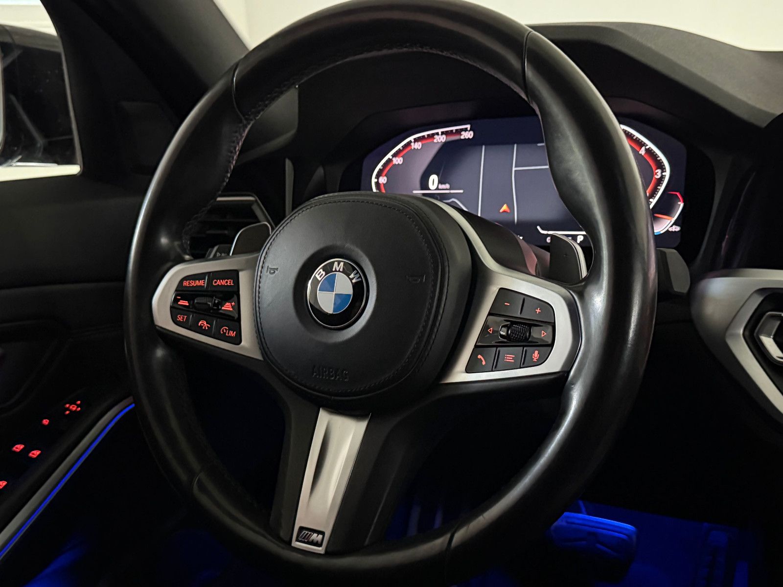 Fahrzeugabbildung BMW 330 i Lim. M SPORT/HIFI/VRTL+/DAB+/KAMERA/LASER