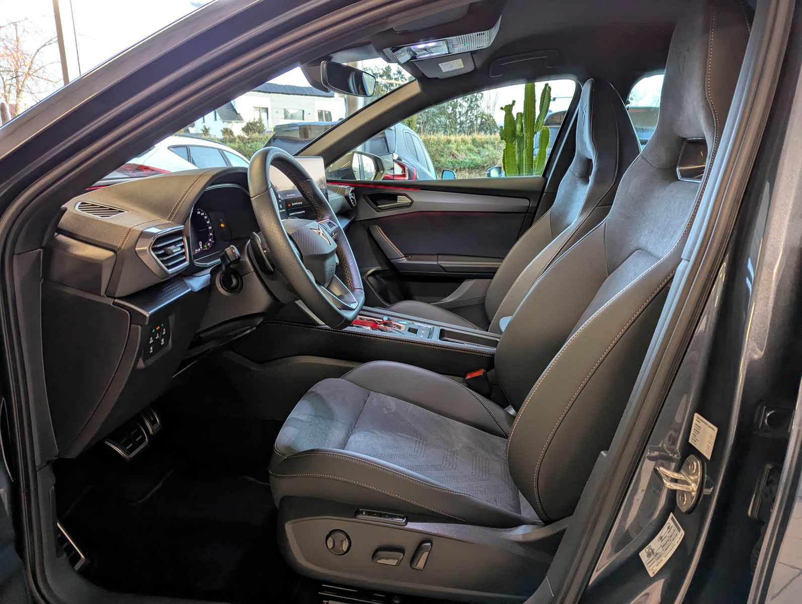 CUPRA Leon 2.0 TDI Intelligent-Dynamic-Edge-Pake Cam - Image 12