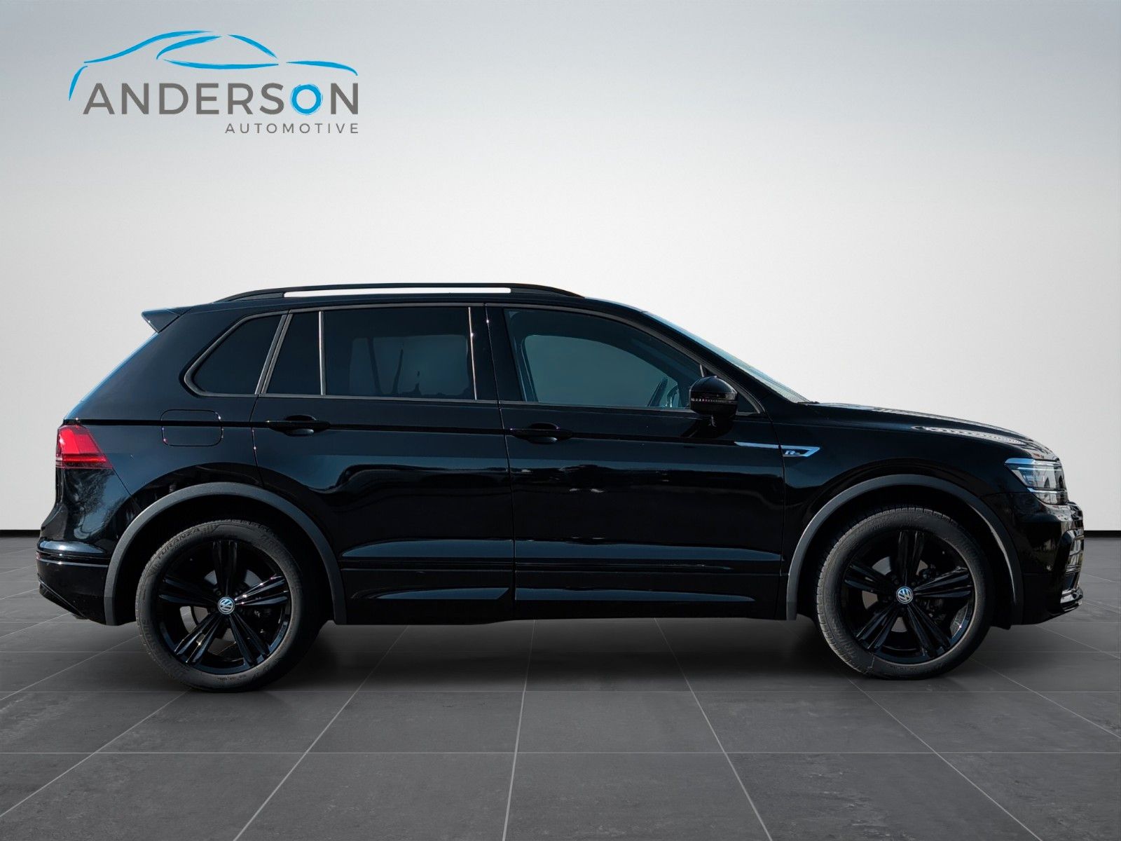 Fahrzeugabbildung Volkswagen TIGUAN 2.0 TDI R-LINE BLACKSTYLE HUD 19" AHK KAM