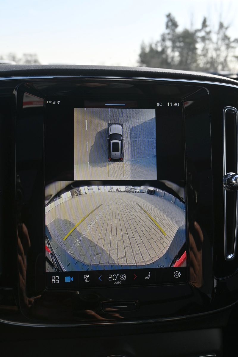 Fahrzeugabbildung Volvo XC40 B3 Plus Black Edition *360°*ACC*NAV*LED*PAN