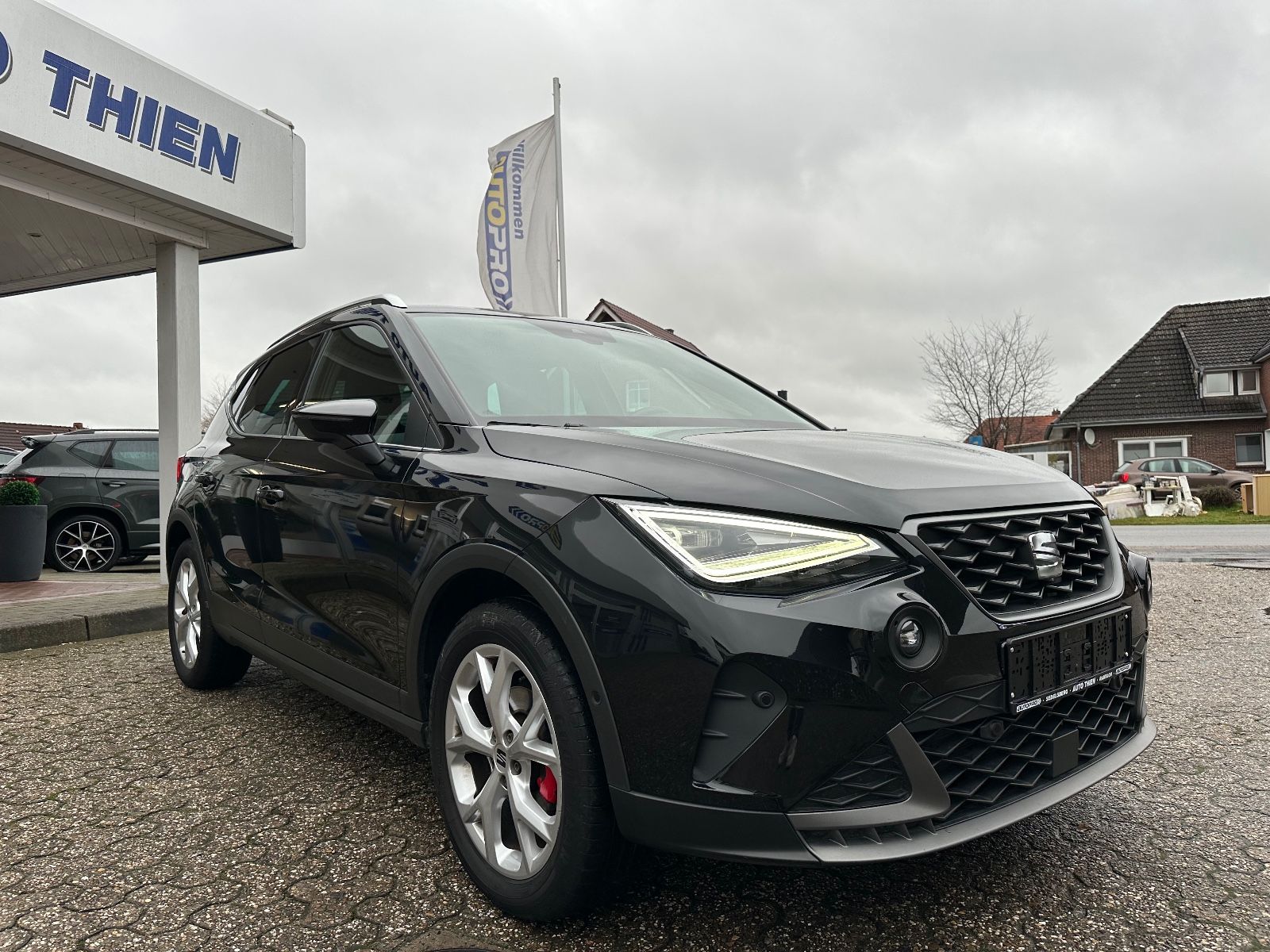 Fahrzeugabbildung SEAT Arona FR 1.5 TSI DSG Navi/LED/ACC/Dinamica