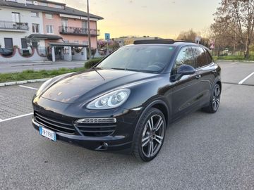 Porsche Cayenne - 1
