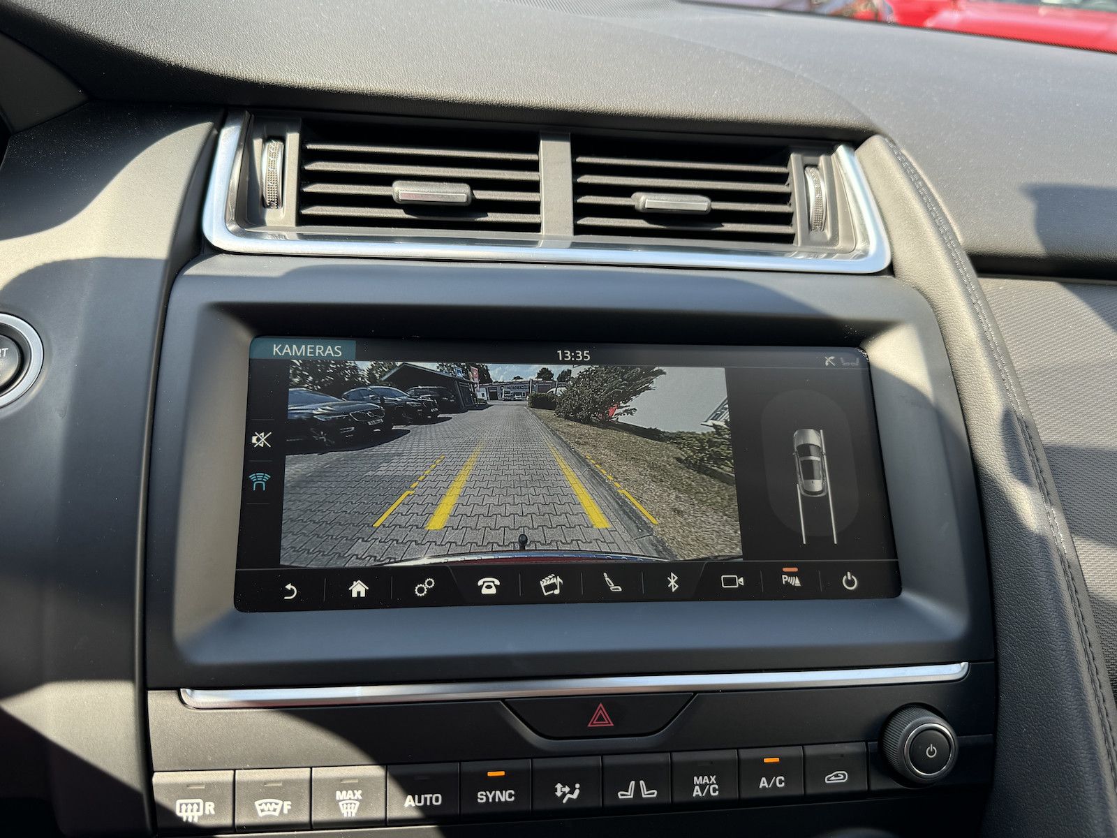 Fahrzeugabbildung Jaguar E-Pace P250 AWD /LED//DAB/Sound/Spur/Kamera/Ahk