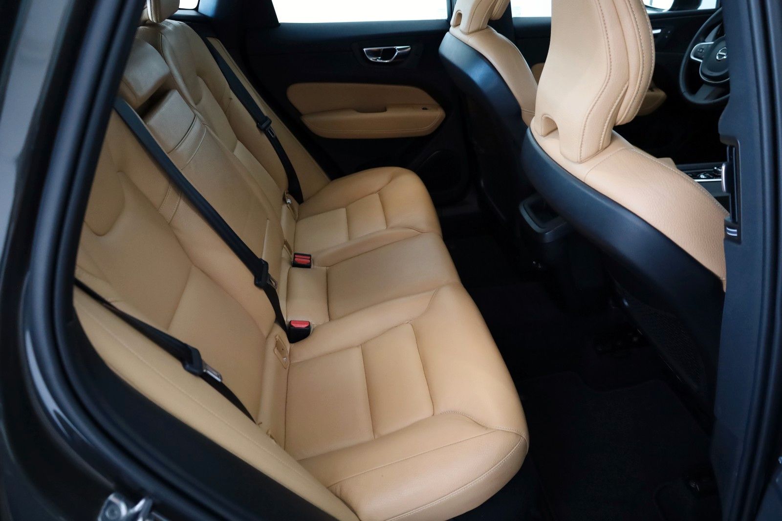 Fahrzeugabbildung Volvo XC60 D4 Momentum Pro,Leder,Navi,LED,Carplay,PDC