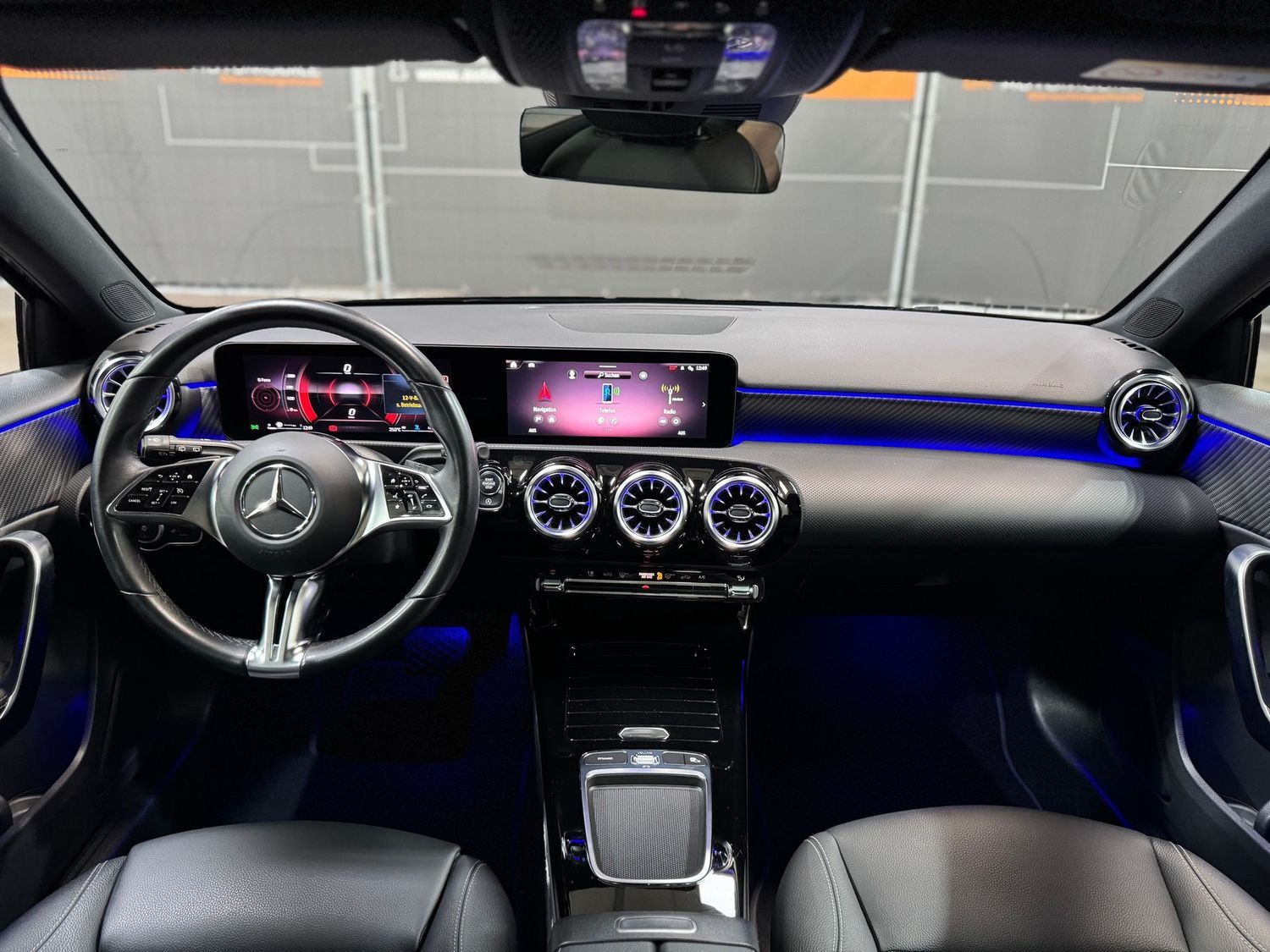 Fahrzeugabbildung Mercedes-Benz A 180 d Night#LED#MBUX#Ambiente#Pano#Spur