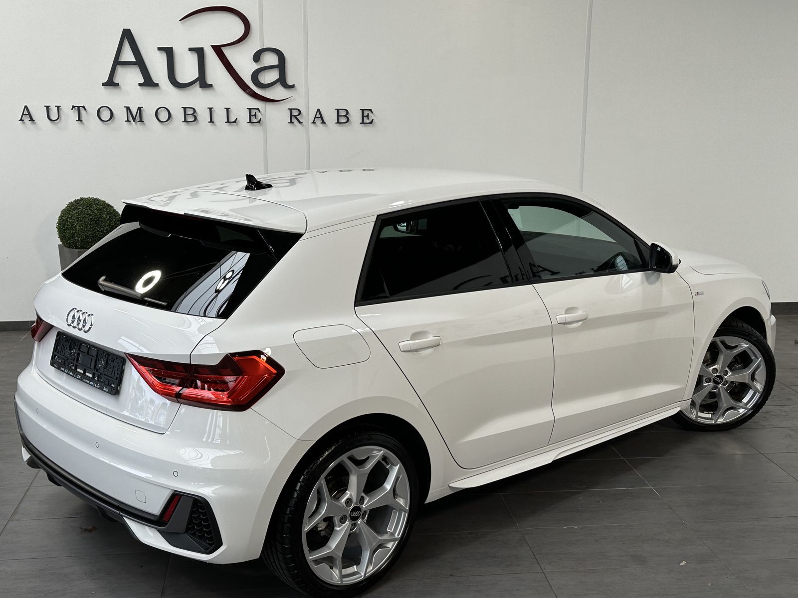 Fahrzeugabbildung Audi A1 35 TFSI S-Line Aut. NAV+LED+KAMERA+DIGDISPLAY