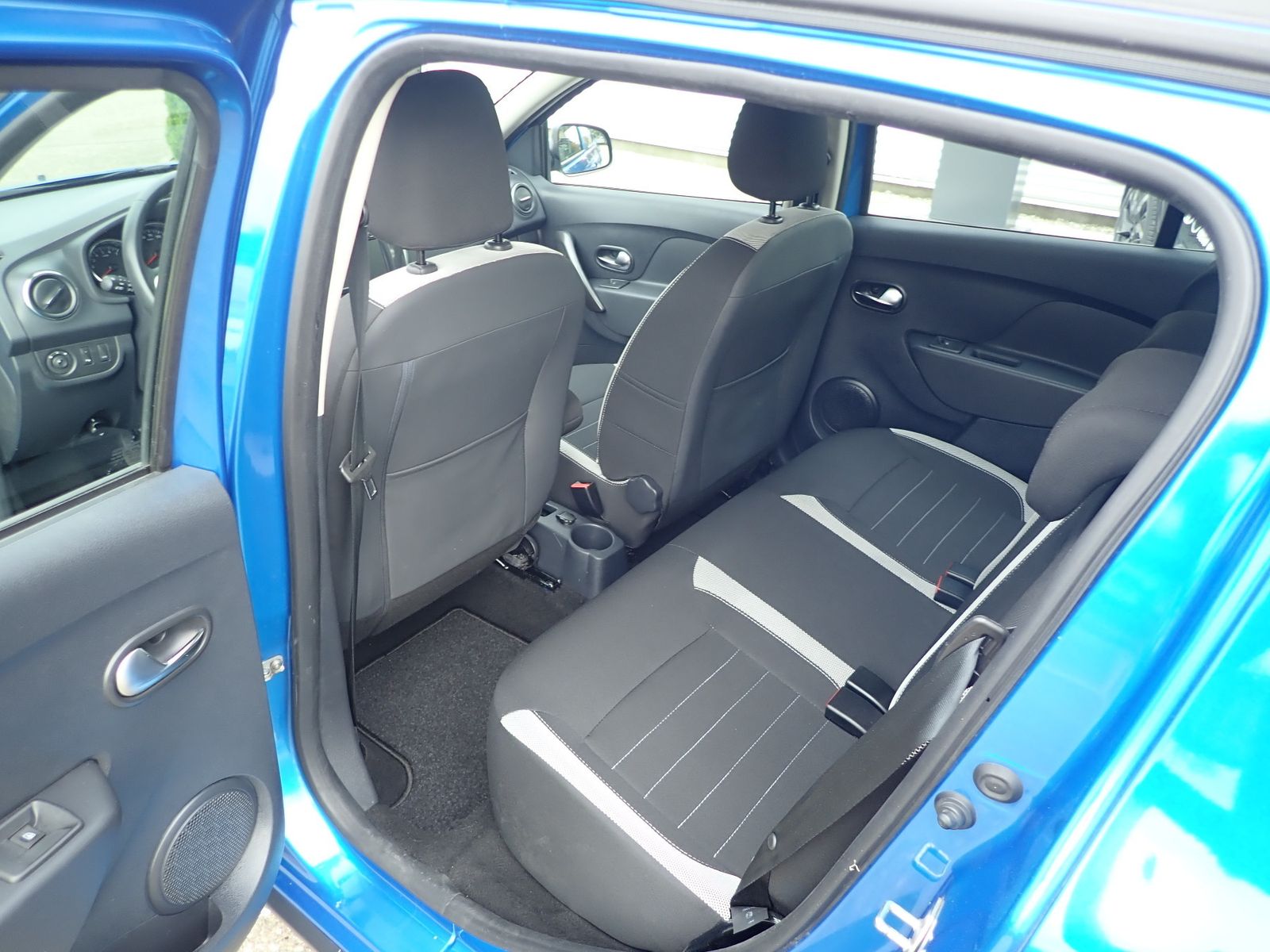 Fahrzeugabbildung Dacia Sandero STEPWAY TCe 90 ANNIVERSARY/NAVI/AHK/